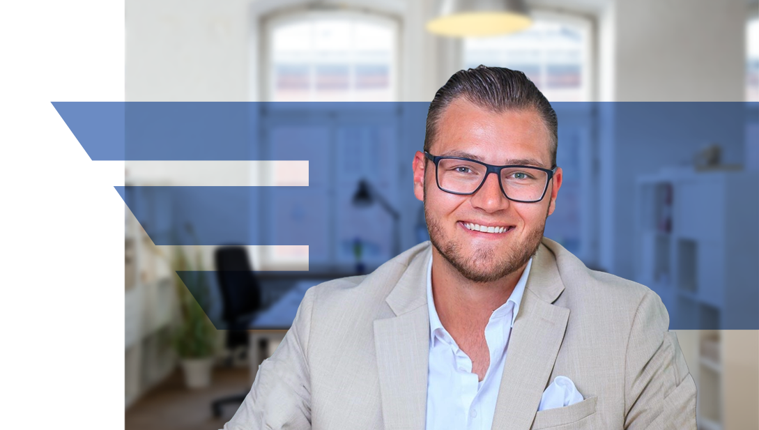 Portrait von Agenturleiter Tim Winkelmann aus der uniVersa Generalagentur Schwabach
