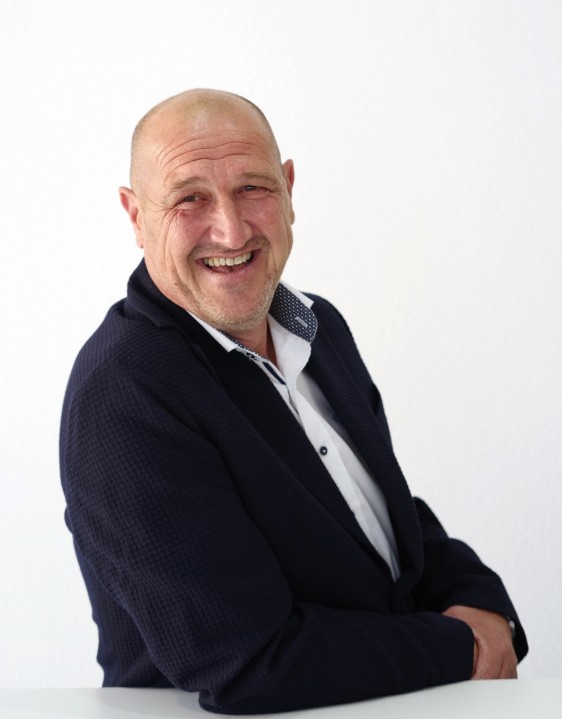 Portrait von Versicherungsfachmann Marco Elble