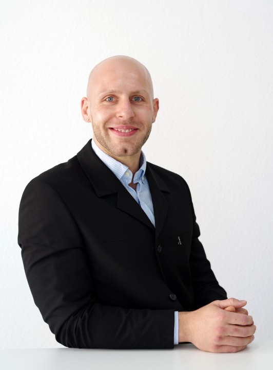 Portrait von Kevin Oeschger. Versicherungsfachmann in Ausbildung (IHK) bei der Generalagentur Seelbach