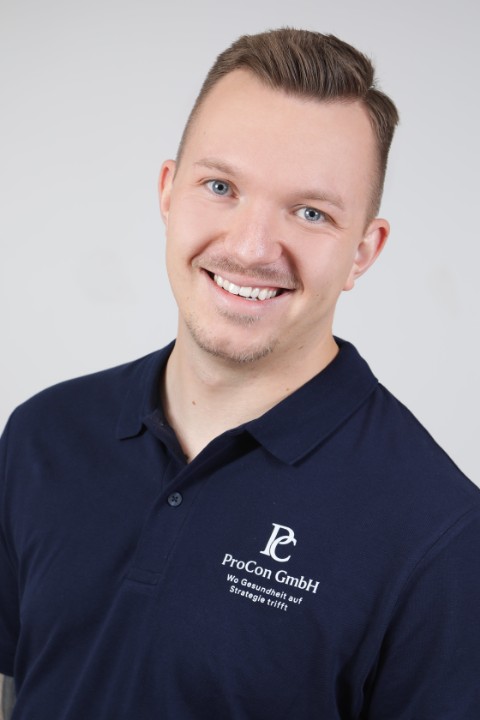 Portrait von Nils Grünewald; Agenturleiter der uniVersa Generalagentur Lohfelden