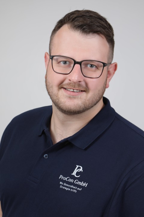 Portrait von Niklas Becker; Hauptagent bei der uniVersa Generalagentur Lohfelden