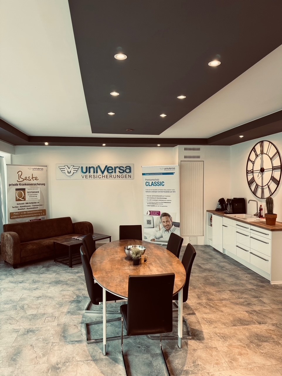 Ansicht ins Büro der Generalagentur Trinkl; Agentur in Kassel der uniVersa Versicherung