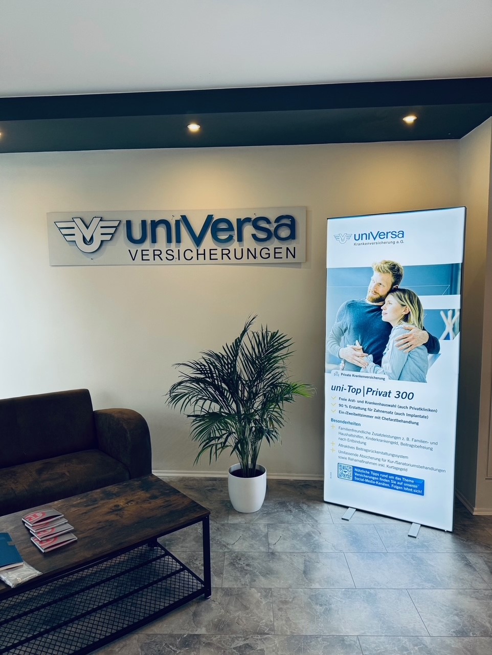 Ansicht Büro mit Rollup der uniVersa Generalagentur Trink in Kassel