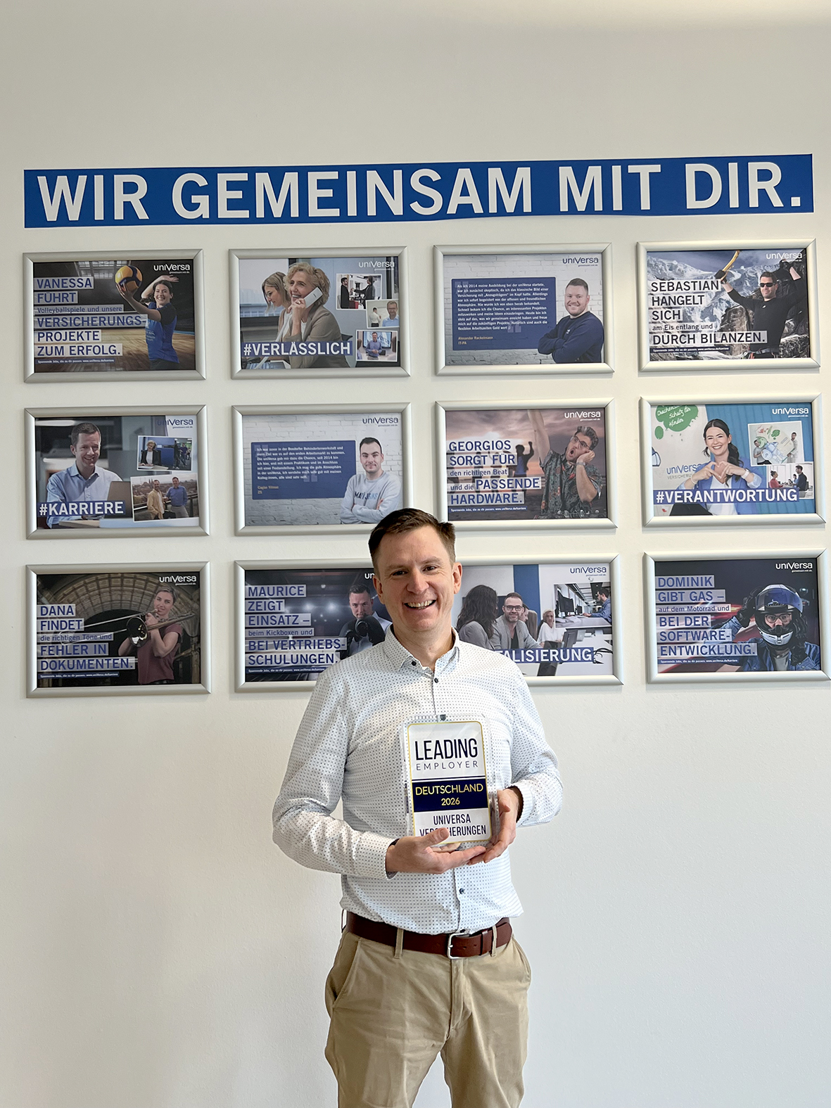 Sebastian Wolff mit Auszeichnung 'Leading Employer 2026' in den Händen