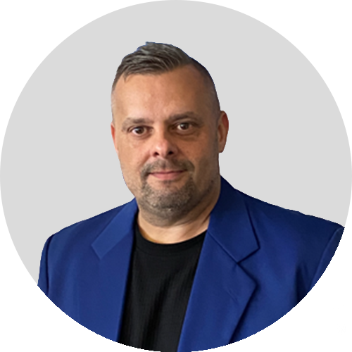 Portrait von uniVersa Agenturleiter Marcus Rattke; Fachwirt für Versicherungen und Finanzen